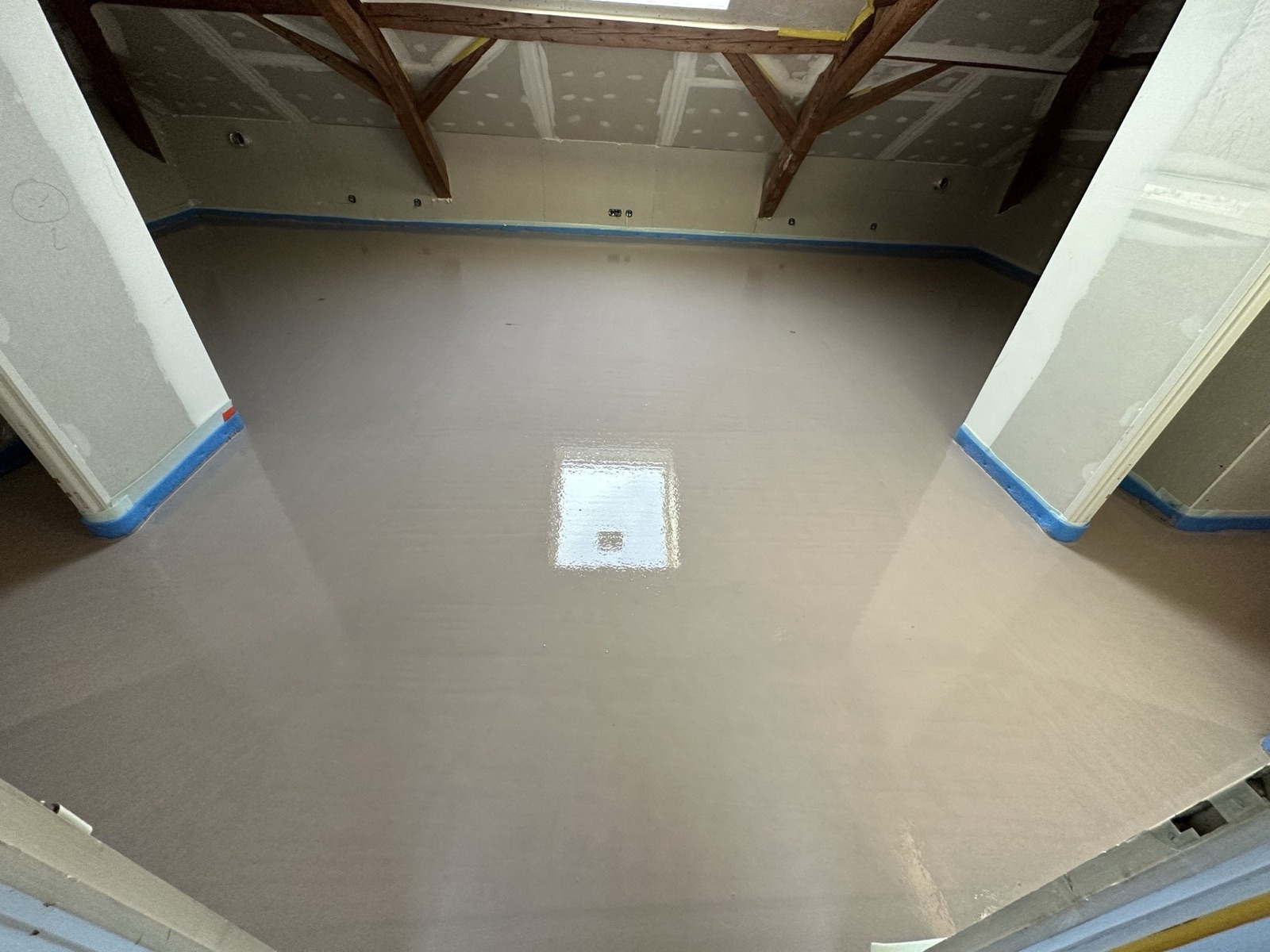 Chape liquide en rénovation intérieure, travaux KGK à Marignier
