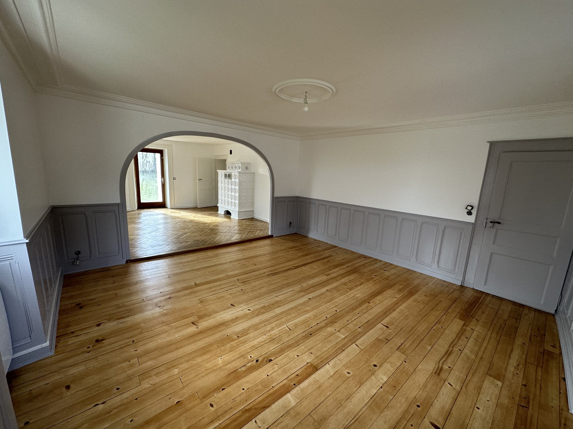 Parquet point de Hongrie dans une pièce finie sur un chantier KGK