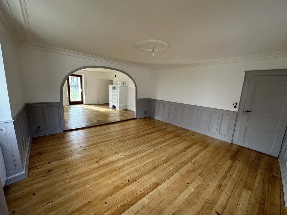 Parquet point de Hongrie dans une pièce finie sur un chantier KGK