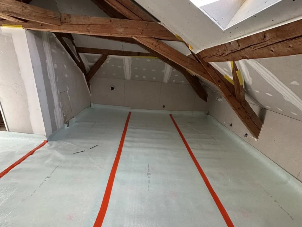 Isolation intérieure sous charpente, travaux intérieurs KGK depuis Bonneville