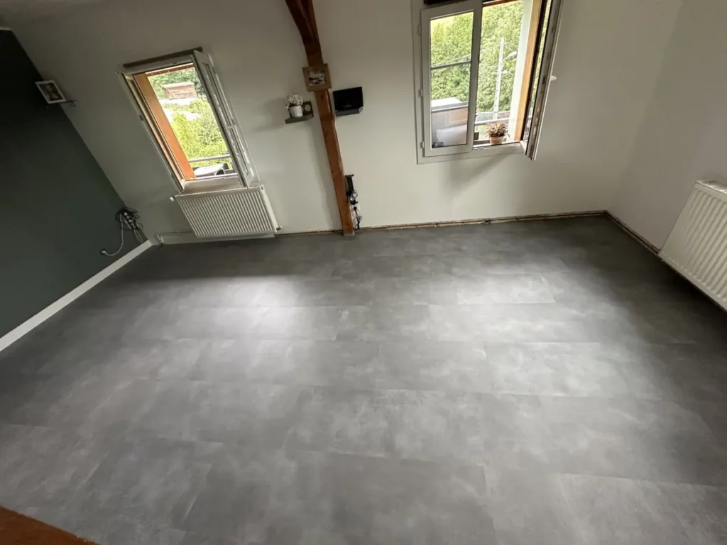 Revêtement de sol gris posé à La Muraz (Haute-Savoie) — KGK Travaux Intérieurs